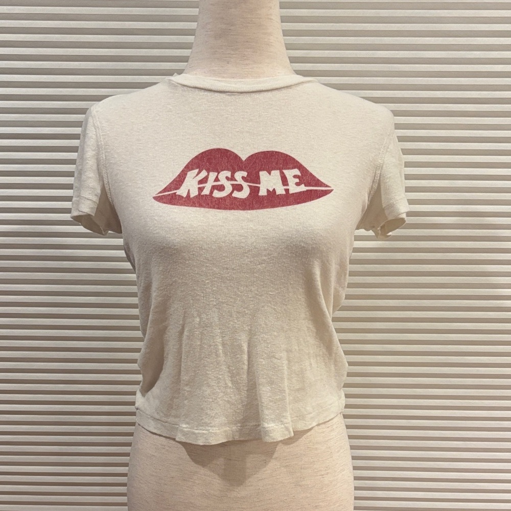 Re/done Cream 'Kiss Me' Graphic Tee